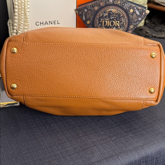 Michael Kors Tan Jet Set Leather Tote - Picture 4 of 11